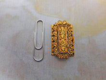 Charger l'image dans la galerie, A small gilt metal bracelet catch. c 1830