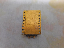 Charger l'image dans la galerie, Un joli petit fermoir de bracelet en métal doré. Vers 1830