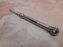 Laden Sie das Bild in den Galerie-Viewer, A short silver propelling pencil c1830