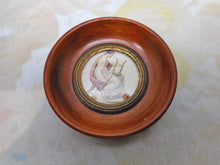 Charger l'image dans la galerie, Petite gravure en pointillé encadrée représentant une dame classique. Vers 1800.