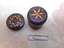 Charger l'image dans la galerie, VENDU…………Un ensemble de trois boîtes en faïence de Tunbridge. Milieu du XIXe siècle