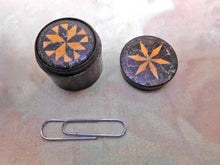 Charger l'image dans la galerie, VENDU…………Un ensemble de trois boîtes en faïence de Tunbridge. Milieu du XIXe siècle