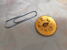 Charger l'image dans la galerie, VENDU… Lot de six boutons émaillés dans leur boîte. France. Fin du XIXe siècle. EM Paris