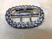Laden Sie das Bild in den Galerie-Viewer, A small paste set Georgian silver buckle. c1800