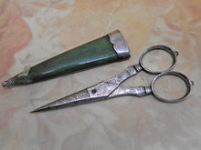 Laden Sie das Bild in den Galerie-Viewer, An 18th century pair of scissors with a shagreen sheath. a/f
