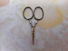 Load image into Gallery viewer, A small pair of French steel scissors. c 1800