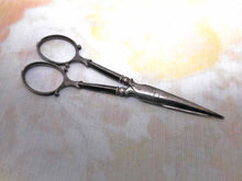 Load image into Gallery viewer, A pair of elegant Victorian scissors. 19thc