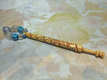 Charger l'image dans la galerie, Betsey Litchfield...Maryann Delley -an inscribed bone lace bobbin