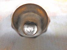 Laden Sie das Bild in den Galerie-Viewer, VERKAUFT…….Ein attraktiver amerikanischer Silberfingerhut. ca. 1870 Waite Thresher.