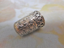 Load image into Gallery viewer, A decorative hall marked silver thimble. English c1890.