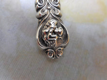 Laden Sie das Bild in den Galerie-Viewer, Ein silberner Siegelwachshalter. Um 1900