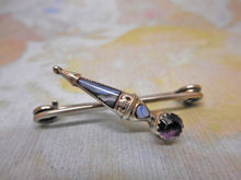 Charger l'image dans la galerie, A mini Scottish dirk silver brooch. c1880-1920