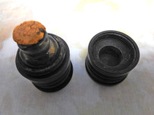 Laden Sie das Bild in den Galerie-Viewer, Ein Topf aus Tunbridge Ware mit einer Glasflasche – einem Tintenfass/Schleifgerät. Um 1840