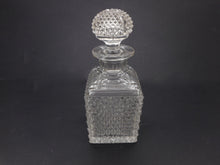 Charger l'image dans la galerie, A super quality cut glass scent bottle. c1840