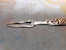 Charger l'image dans la galerie, Fourchette à fruits en nacre et argent. Vers 1790