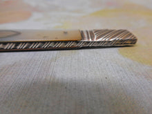 Charger l'image dans la galerie, Fourchette à fruits en nacre et argent. Vers 1790