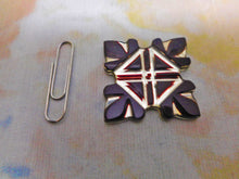 Load image into Gallery viewer, A Continental glass thread winder. c1870.