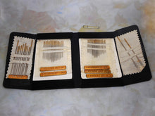 Charger l'image dans la galerie, A vintage velvet needle case. Milward '102 Needles'. c1940-1950