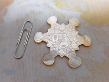 Load image into Gallery viewer, An antique thread winder. c1830. Antique sewing tool.