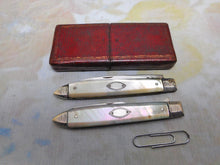 Laden Sie das Bild in den Galerie-Viewer, A boxed Georgian folding knife and fork. c 1790-1800