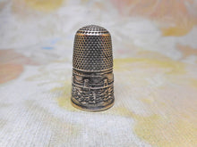 Laden Sie das Bild in den Galerie-Viewer, Brighton Chain Pier -a silver souvenir thimble. c1840