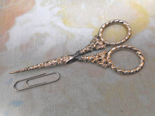Load image into Gallery viewer, A pair of Georgian silver handled scissors. c1830