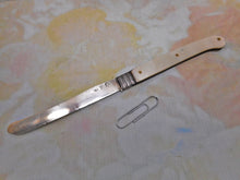 Laden Sie das Bild in den Galerie-Viewer, An 18th century folding fruit knife. c1790.