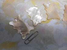 Load image into Gallery viewer, A set of 6 pearl, oblong thread winders. c1840