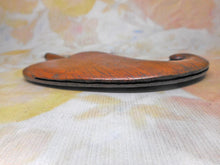 Charger l'image dans la galerie, VENDU………Un rare fourreau à tricoter en bois du début du 19e siècle.