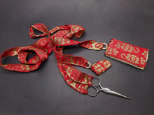 Laden Sie das Bild in den Galerie-Viewer, Vintage fabric chatelaine / dress accessory. 20thc. c1920-1930
