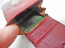 Charger l'image dans la galerie, Un étui en cuir rouge de Géorgie. c1815