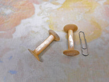 Laden Sie das Bild in den Galerie-Viewer, A pair of Palais Royal other of pearl reels / spools. c1800-1830.