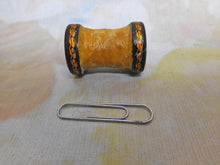 Charger l'image dans la galerie, Une cireuse à fil en tartan. McPherson. Vers 1860.