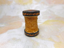 Charger l'image dans la galerie, Une cireuse à fil en tartan. McPherson. Vers 1860.