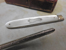 Charger l'image dans la galerie, Un couteau et une fourchette en coffret. Géorgien. v. 1815.