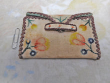 Laden Sie das Bild in den Galerie-Viewer, A painted velvet wallet / purse. Montreal. c1820-1840.