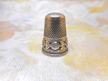 Laden Sie das Bild in den Galerie-Viewer, A French silver thimble with applied floral decoration. c1870