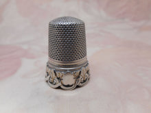 Load image into Gallery viewer, An antique French silver thimble with an apllied decorative border. c1870