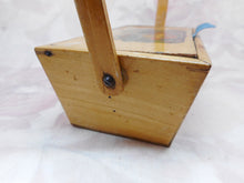 Charger l'image dans la galerie, Un petit panier peint géorgien. Vers 1800