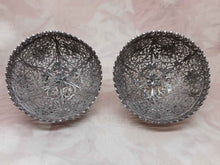 Load image into Gallery viewer, A pair of antique filigree bowls. c1820