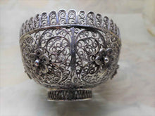 Load image into Gallery viewer, A pair of antique filigree bowls. c1820