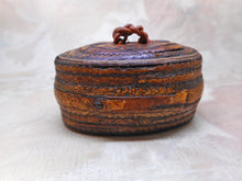 Load image into Gallery viewer, A small birch bark snuff box. Scandinavian. 19th century.