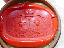 Laden Sie das Bild in den Galerie-Viewer, VERKAUFT……..König Georg II. und Königin Charlotte – Ein großes Wachsbriefsiegel. 19. Jh.