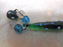 Charger l'image dans la galerie, VENDU……..Un fuseau à dentelle en verre vert avec des taches appliquées. XIXe siècle