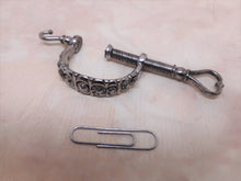 Laden Sie das Bild in den Galerie-Viewer, An antique steel sewing clamp used when netting. c 1800