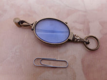 Laden Sie das Bild in den Galerie-Viewer, Eine Lorgnette mit blau getönten Gläsern. 19. Jh.