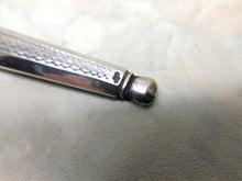 Laden Sie das Bild in den Galerie-Viewer, Ein gravierter niederländischer Strickstab aus Silber. 19. Jahrhundert