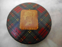 Charger l'image dans la galerie, Vendu… Boîte à timbres en tartan. Prince Charlie. Vers 1840.