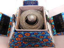 Charger l'image dans la galerie, Vendue… Boîte à aiguilles fantaisie à rabat. Wm. Hall & Co Ltd., vers 1900.