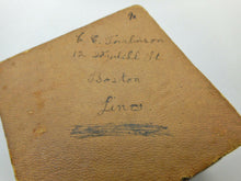 Charger l'image dans la galerie, Vendue… Boîte à aiguilles fantaisie à rabat. Wm. Hall & Co Ltd., vers 1900.